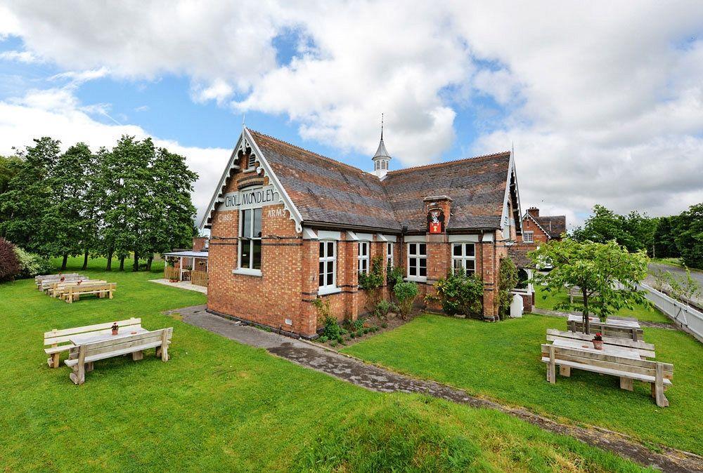 The Cholmondeley Arms Hotel Wrenbury Exterior foto