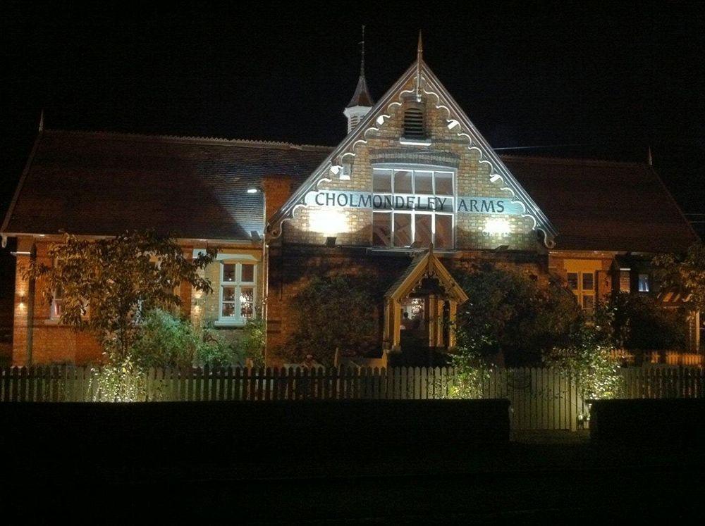 The Cholmondeley Arms Hotel Wrenbury Exterior foto